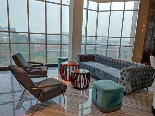satın al Lüks Otel Lobisinde Mobilya Kombinasyonu Kumaş Kadife Dilimli Kanepe online manufacture