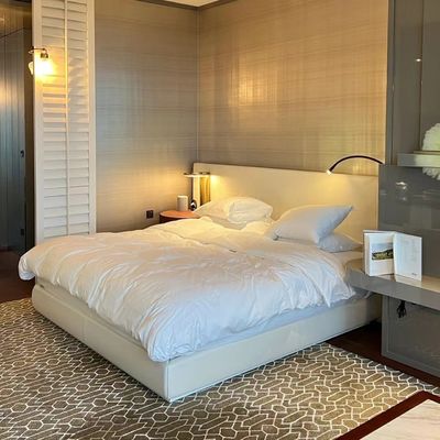 satın al Lüks Otel Yatak Odası Mobilyası King Size Katı Kül Yatak Özelleştirilmiş online manufacture